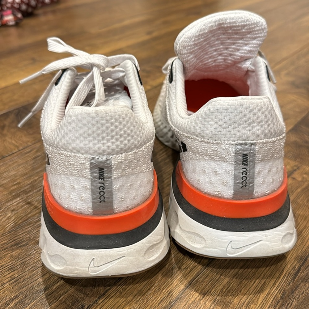 Nike - Picture 5 of 7